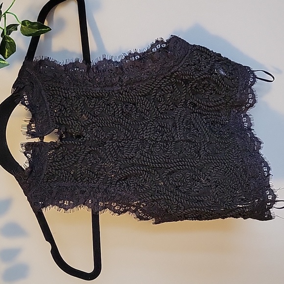 Chelsea and Sweetest Kiss lace crop top - Picture 4 of 7